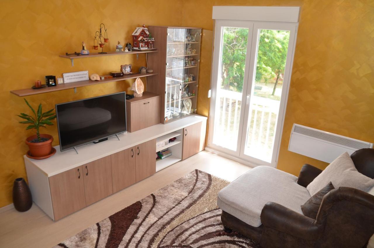 Quiet Area In The Center Of Apartament
